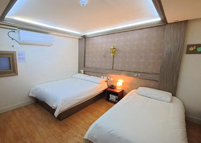 Friendly Dh Naissance Hotel By Mindrum Group