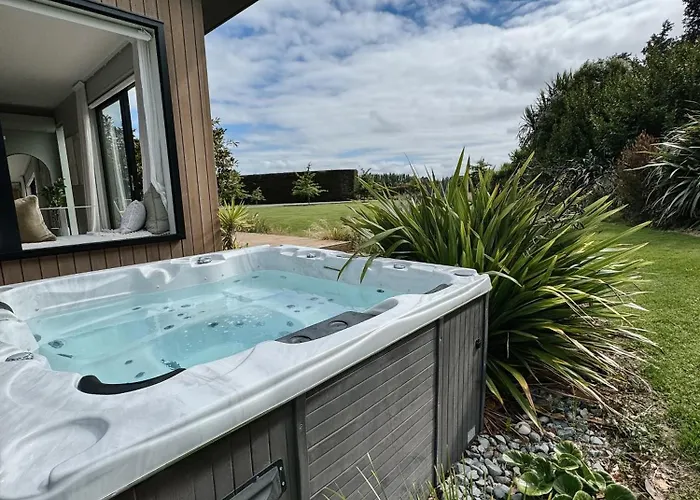 Contemporary Rural Poolhouse With Hot Tub