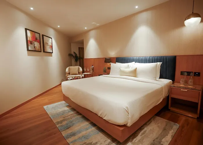 Hotel 5 Estrellas Golden Tulip Jaipur City Center