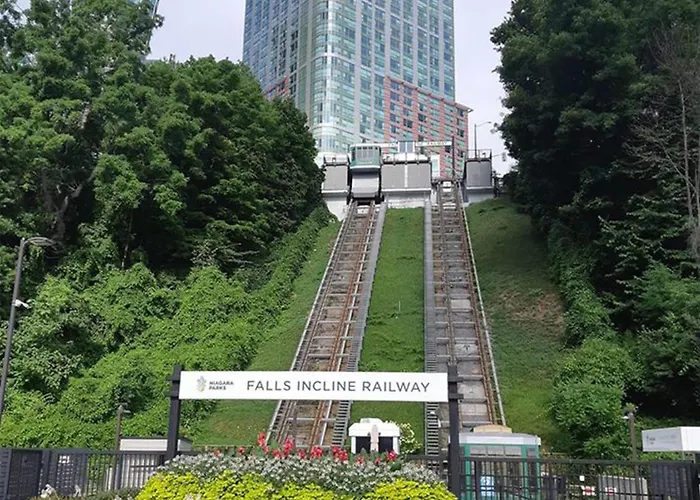Embassy Suites By Hilton / Fallsview