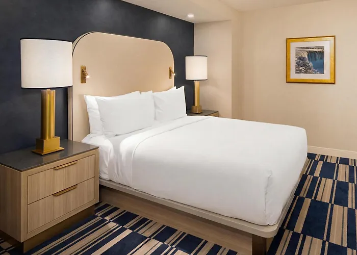 Embassy Suites By Hilton / Fallsview