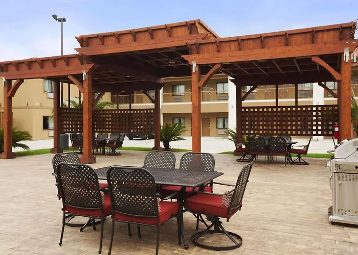 Days Inn & Suites By Wyndham Houston North-Spring